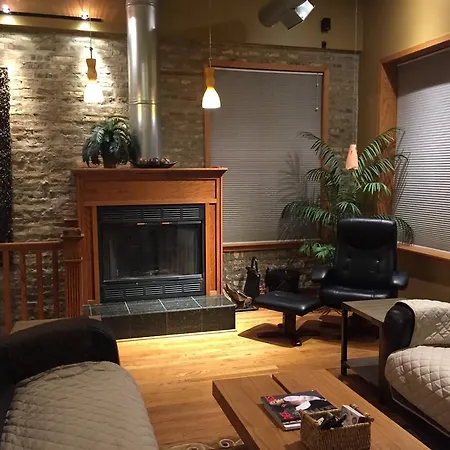 Wicker Park Urban Retreat *