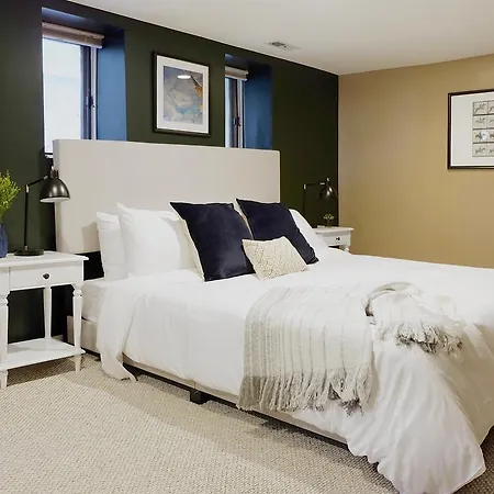 Three-bedroom On W Addison Street Apt 1 *