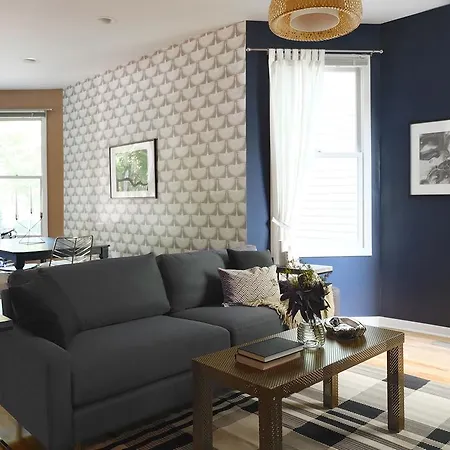 Three-bedroom On W Addison Street Apt 1 * Chicago