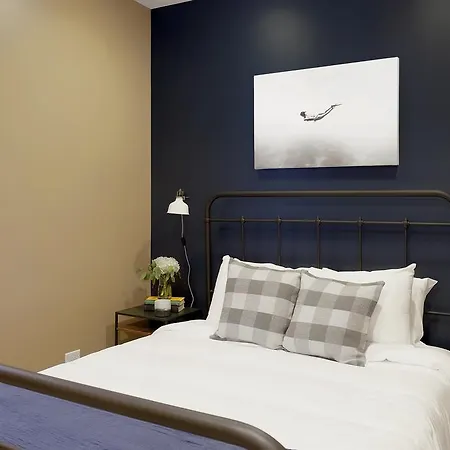Three-bedroom On W Addison Street Apt 1 Chicago