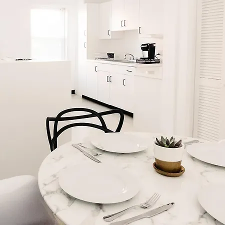An Exquisite Blend Of Historic & Modern - Lincoln Park Holiday home