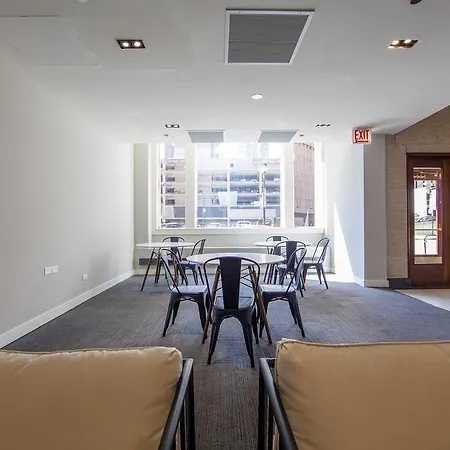Ginosi Plymouth Apartel * Chicago