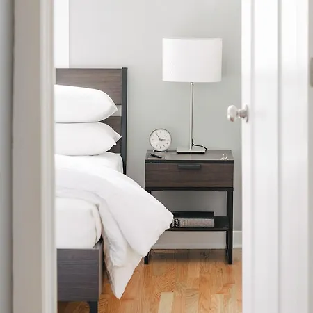 A Stone's Throw From Wrigley Field/boystown - 4br *