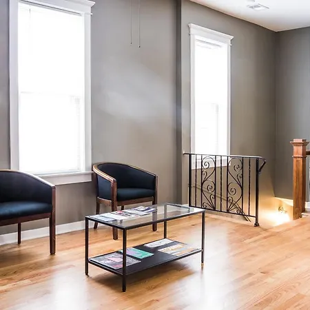 A Stone's Throw From Wrigley Field/boystown - 4br