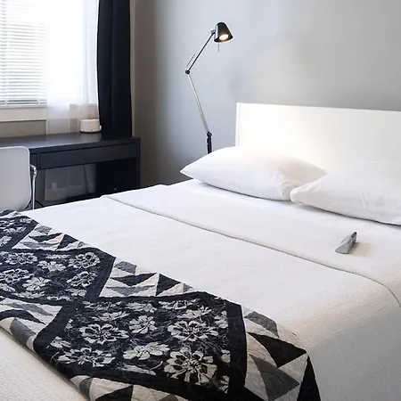 A Stone's Throw From Wrigley Field/boystown - 4br Chicago
