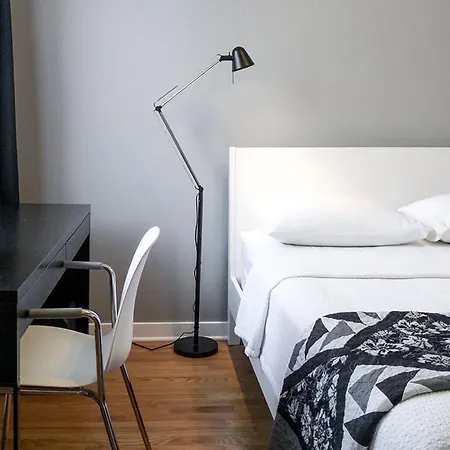 A Stone's Throw From Wrigley Field/boystown - 4br Chicago