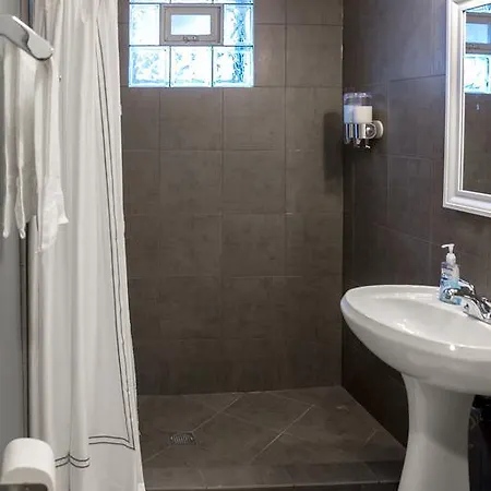 A Stone's Throw From Wrigley Field/boystown - 4br