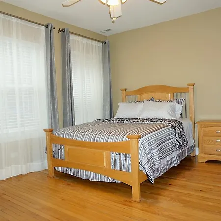 Guest house Lakewood Avenue Chicago