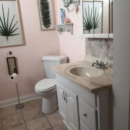Beautiful 2 Bedroom *