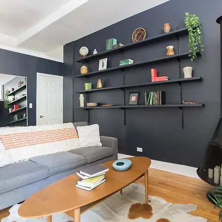Two-bedroom On W Cortland Street Apt 1f *
