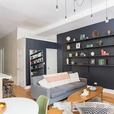 Two-bedroom On W Cortland Street Apt 1f