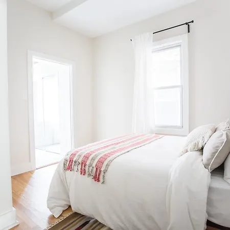 Two-bedroom On W Cortland Street Apt 1f Chicago