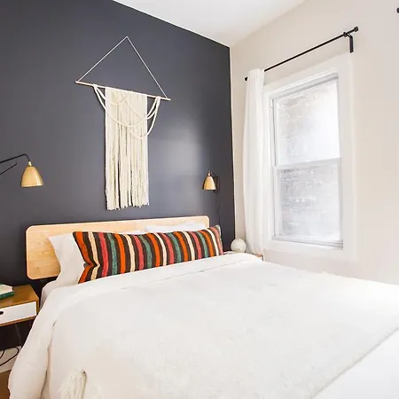 Aparthotel Two-bedroom On W Cortland Street Apt 1f