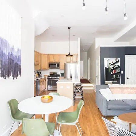 Two-bedroom On W Cortland Street Apt 1f *