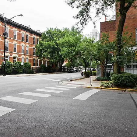 2br Heart Of Lincoln Park Apartment *