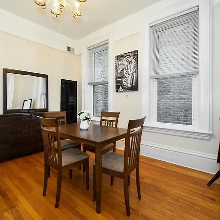 Apartment 2br Heart Of Lincoln Park