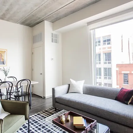 One-bedroom On N Milwaukee Avenue Apt 402 Apartment