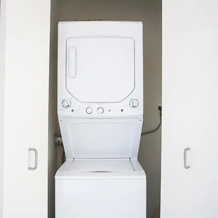 Apartment One-bedroom On N Milwaukee Avenue Apt 402
