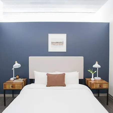 One-bedroom On N Milwaukee Avenue Apt 402