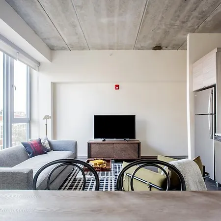 One-bedroom On N Milwaukee Avenue Apt 402 *