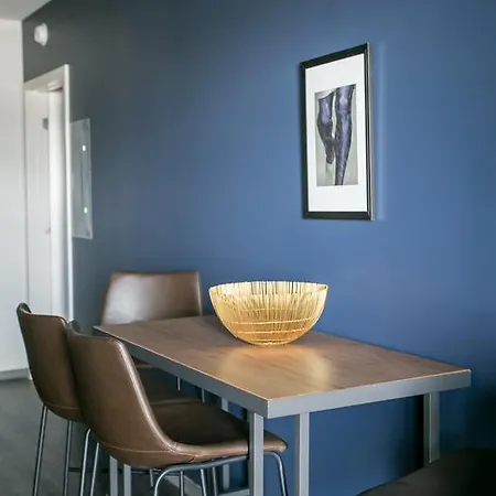 One-bedroom On N Milwaukee Ave Apt 408 *