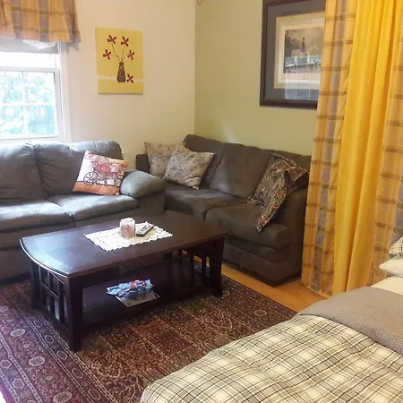2 Bedroom Garden Coach House Chicago