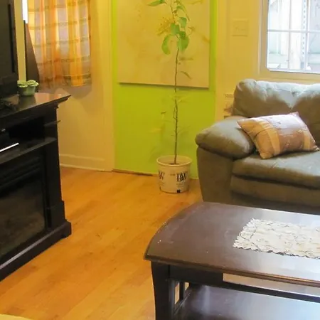 2 Bedroom Garden Coach House Chicago