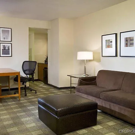 Embassy By Hilton Downtown Magnificent Mile 4*