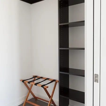 Two-bedroom On N Hudson Avenue Apt 2206 Apartment Chicago