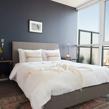 Two-bedroom On N Hudson Avenue Apt 2206 Apartment *
