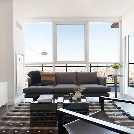 Two-bedroom On N Hudson Avenue Apt 2206 Apartment Chicago
