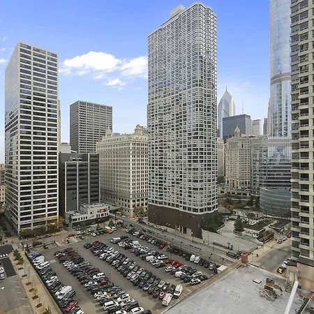 Aparthotel Bridgestreet At State And Grand 4*