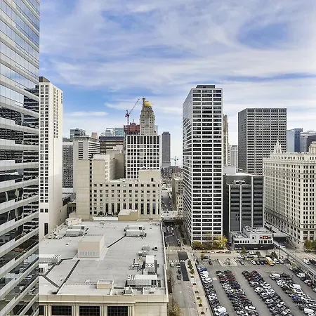 Aparthotel Bridgestreet At State And Grand 4*