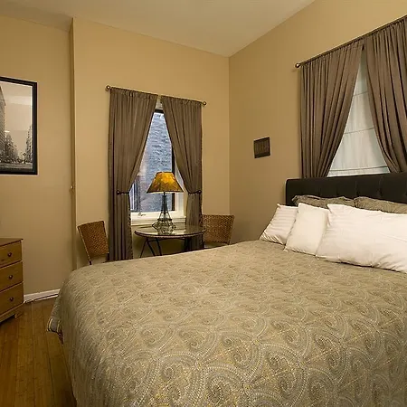 Wicker Park Bed & Breakfast Chicago