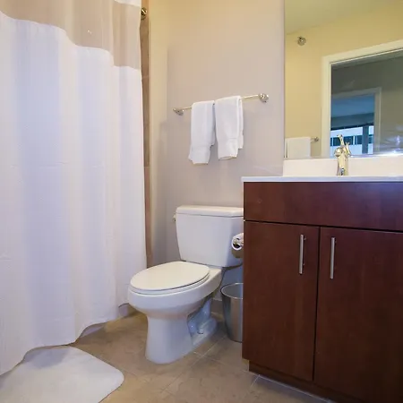 Apartment 215 West Washington *