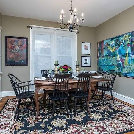 Chicago On Newport Apartment