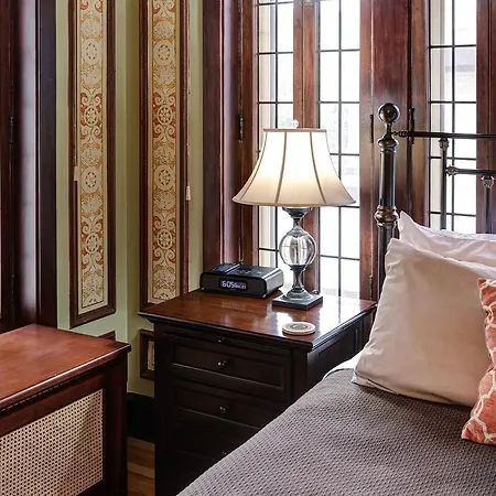Lang House B&B - Chicago Bed & Breakfast