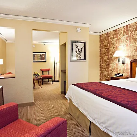 Courtyard Downtown/magnificent Mile Hotel