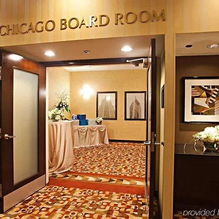 Courtyard Downtown/magnificent Mile 4*