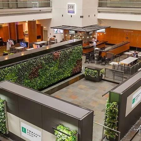 Embassy By Hilton Downtown Magnificent Mile 4*
