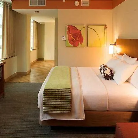 La Quinta & By Wyndham Downtown Chicago