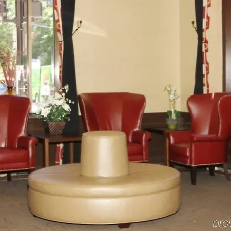 Saint Clair - Magnificent Mile Hotel 4*