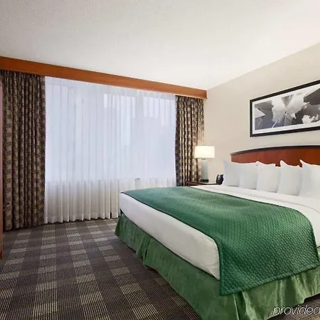 Embassy By Hilton Downtown Magnificent Mile