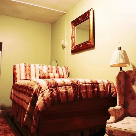 Bed & Breakfast Old 2*