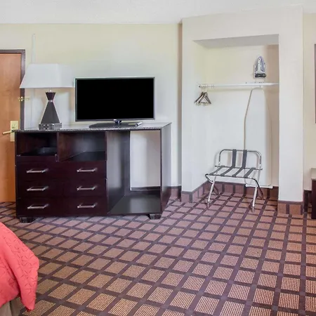 Super 8 By Wyndham Il Hotel 2*