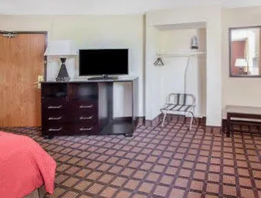 Super 8 By Wyndham Il 2*