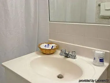 Howard Johnson - Apartment