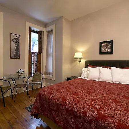 Wicker Park Bed & Breakfast Chicago