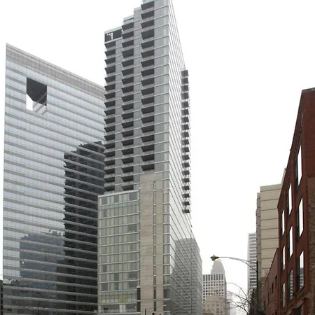 Bridgestreet At State And Grand Aparthotel