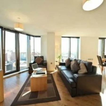Bridgestreet At State And Grand Aparthotel 4*